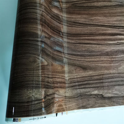 Vinyl PVC-folie met een geïmprimeerde houten textuur, ideaal voor het inpakken van profiel deurframes of andere onregelmatige vorm