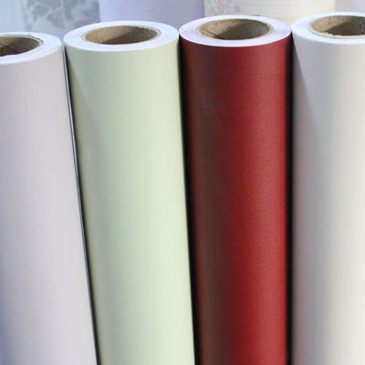 Aanpassing zelfklevend PVC behang voor keuken met drukgevoelige kleefstof
